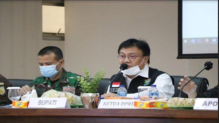 Penjabat (Pj) Bupati Muara Enim H Nasrun Umar (HNU), mewajibkan seluruh perserta Pekan Daerah Kontak Tani Nelayan Andalan(Peda KTNA) XIV Provinsi Sumatera Selatan 2021 di Muara Enim melakukan swab antigen. 
