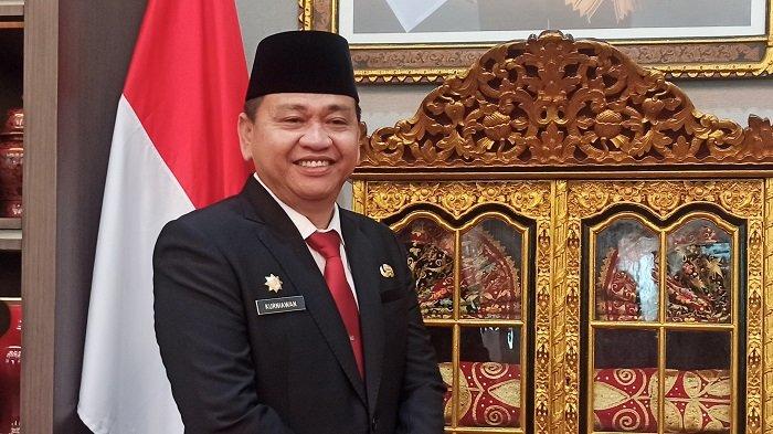 Kurniawan usai menerima SK dari Gubernur Herman Deru sebagai Plh Bupati Muara Enim di Griya Agung Palembang, Kamis (12/5/2022)